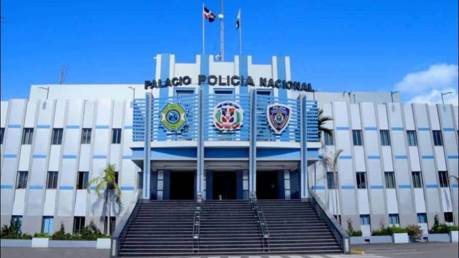 Policía investiga la muerte de joven hallada en una alcantarilla en Santo Domingo Este. Policía investiga la muerte de joven hallada en una alcantarilla en Santo Domingo Este.