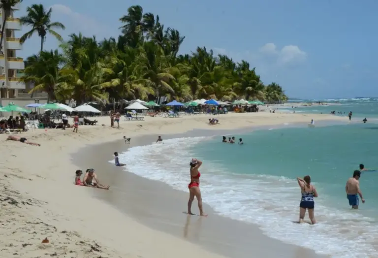 Gobierno restringe festividades en playas públicas y privadas por asueto de Semana Santa