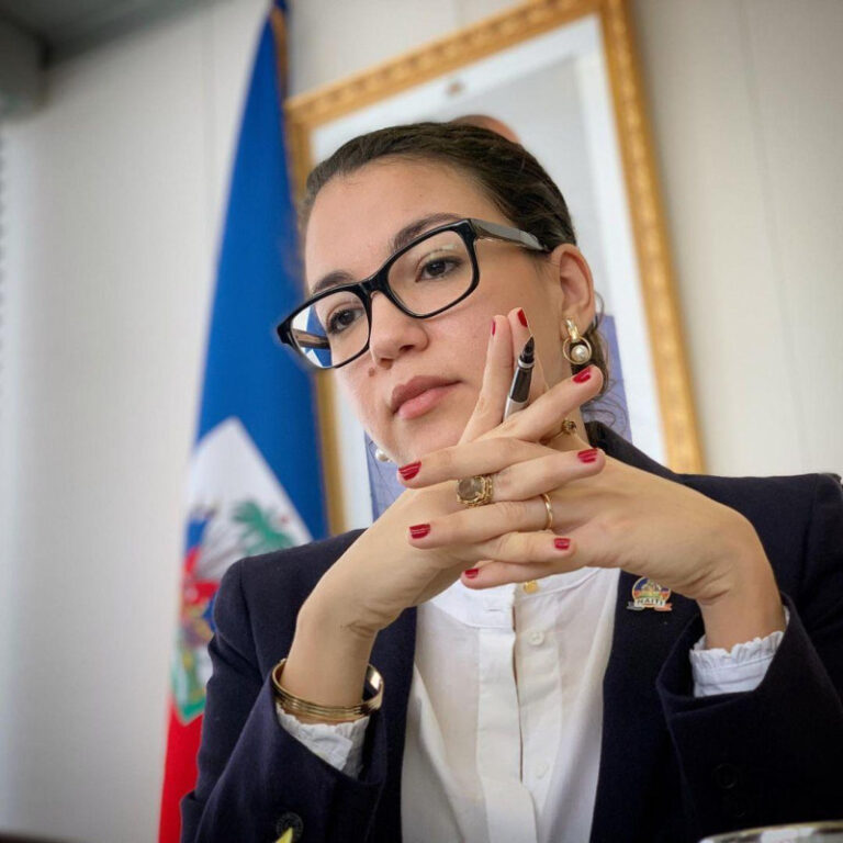 Renuncia única mujer del Consejo de Transición de Haití por comentarios machistas