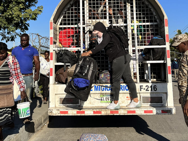 Abinader no autorizará campos de refugiados para albergar a haitianos