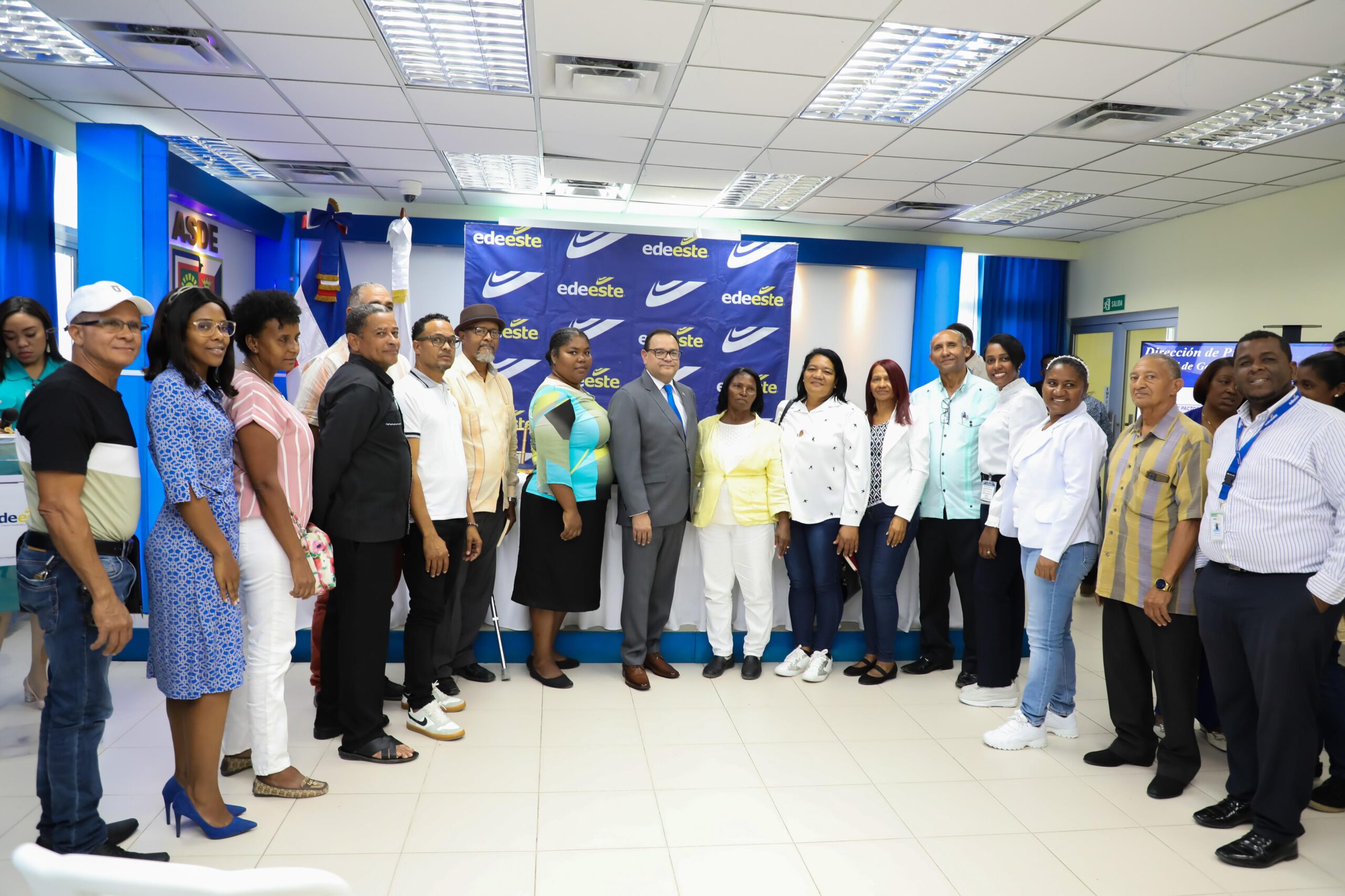 EDEESTE firma pacto social con importantes comunidades de su zona de concesión 