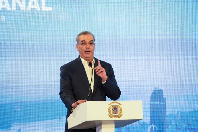 Abinader revela que recibió peticiones desde EE.UU. para acoger refugiados haitianos