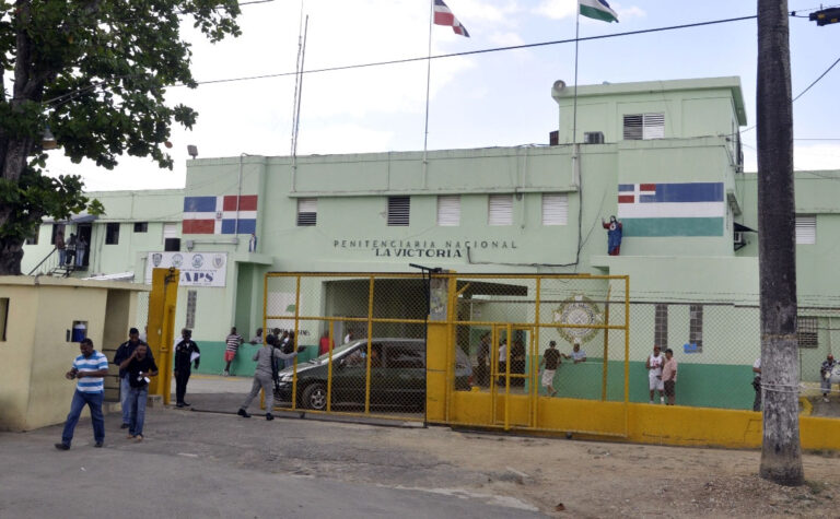 Familiares de los presos de La Victoria siguen angustiados por situación