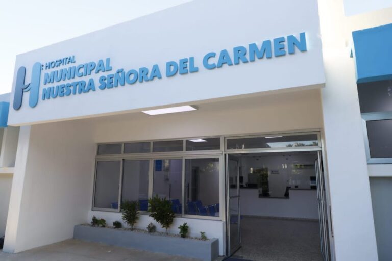 Gobierno entrega dos hospitales remozados