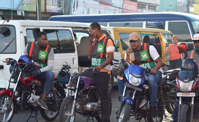 Hay hasta 50 “motoconchos” por cada parada en la provincia Santo Domingo