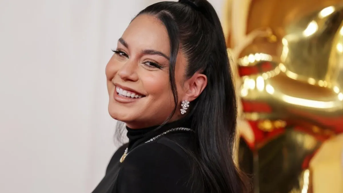 La actris Vanessa Hudgens revela embarazo en los Oscar