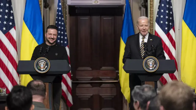 EEUU: Biden dice a Zelenski que pronto enviará ayuda a Ucrania