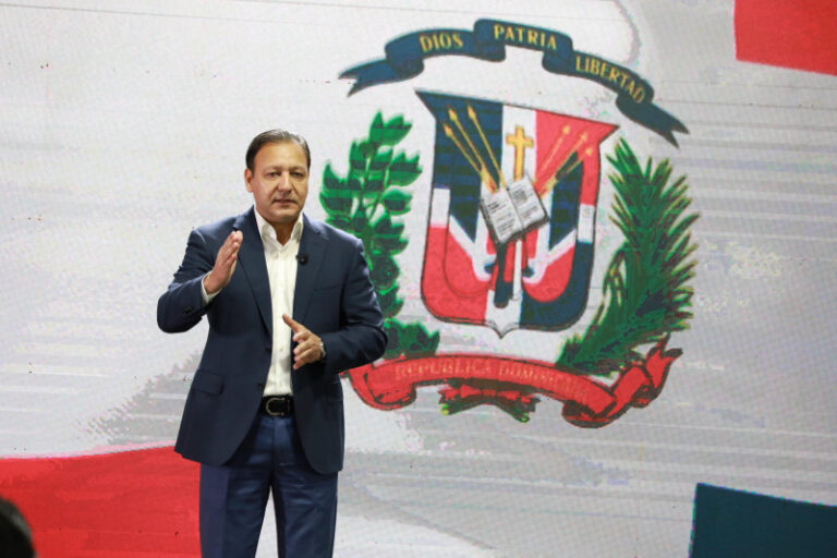 Abel Martínez presenta plan de Gobierno basado en en siete ejes fundamentales