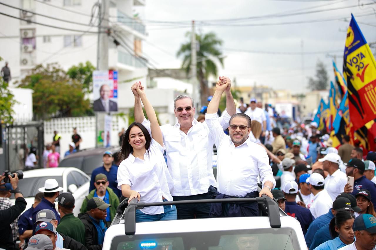 Abinader recorrió el Distrito Nacional con Guillermo Moreno y Faride Raful