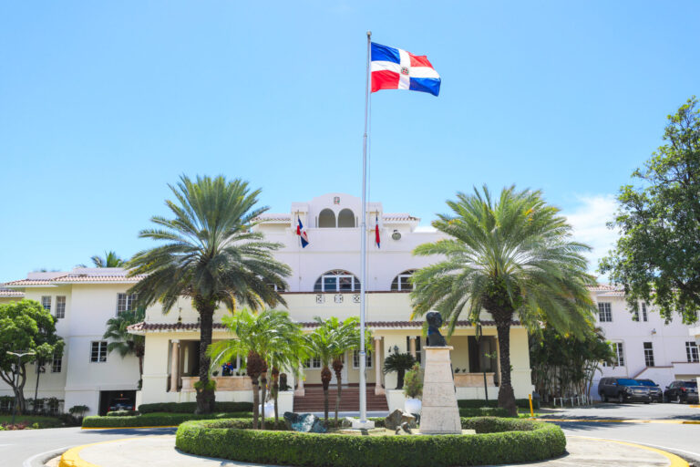 El Gobierno dominicano condena los ataques de Irán contra Israel