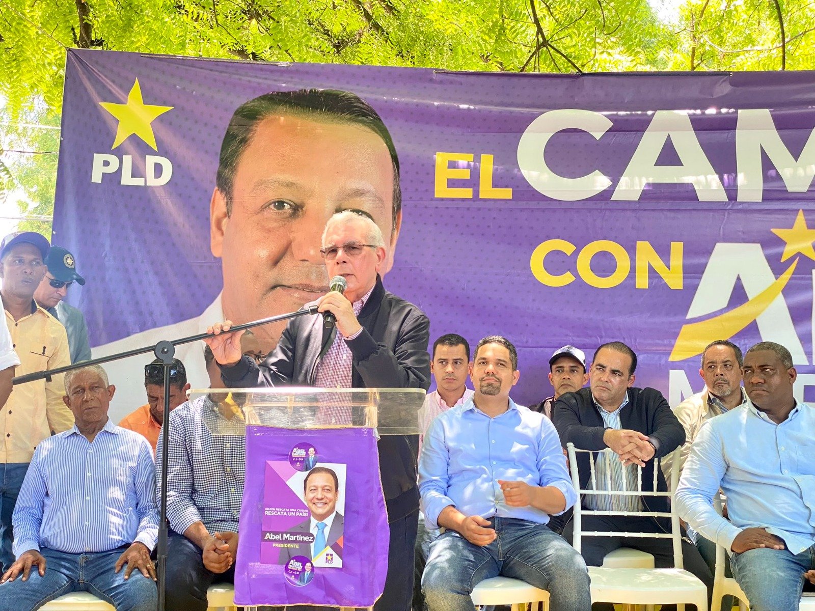 Danilo instruye a destruir carpas del PRM que sean instaladas frente a colegios electorales