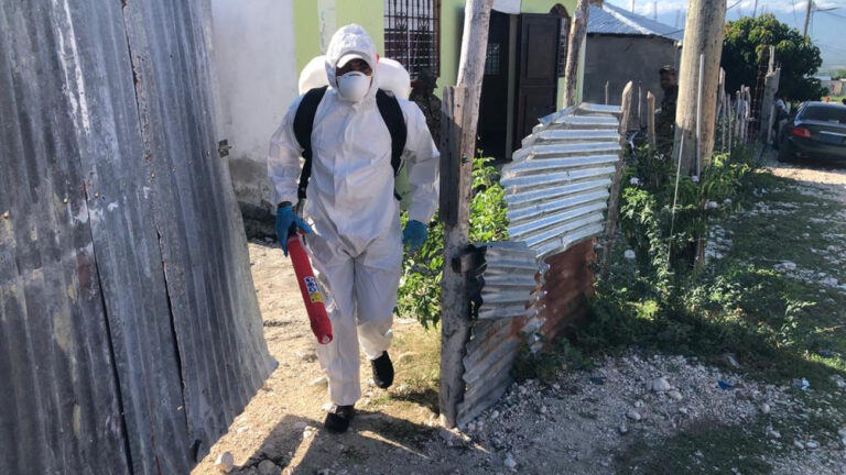 Brigadas de Salud Pública acuden a los barrios en Jornada Nacional Contra el Dengue