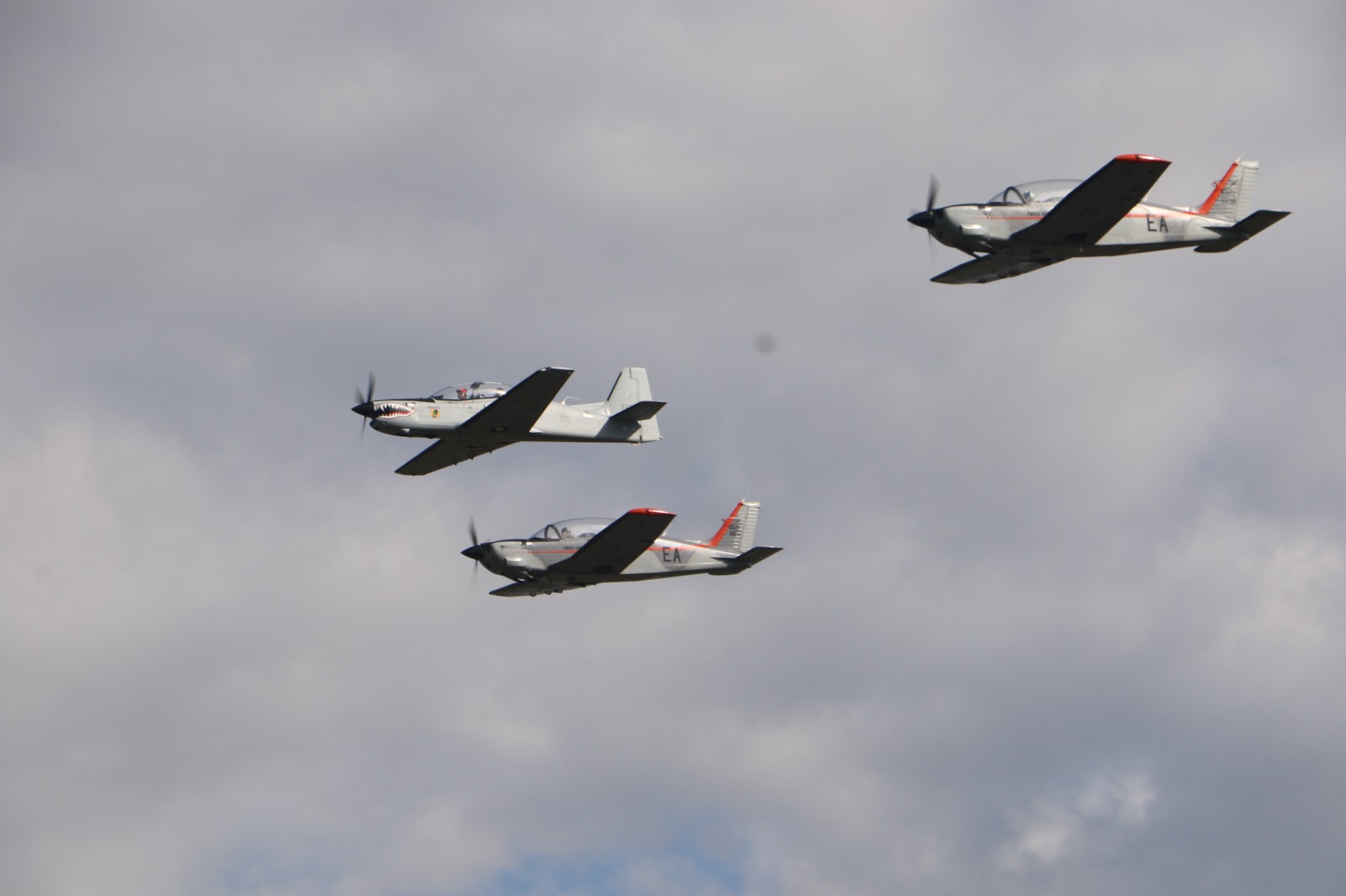 Show aéreo de la Fuerza Aérea: Maniobras acrobáticas y despliegue de tácticas militares