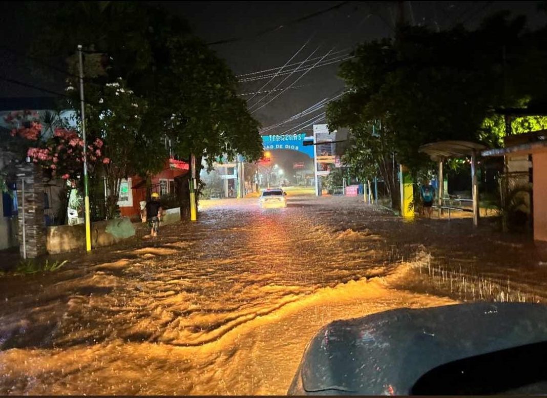 Se reporta inundaciones en múltiples localidades de Samaná Se reporta inundaciones en múltiples localidades de Samaná