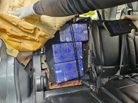 Detenido un hombre con 35 paquetes de cocaína en vehículo