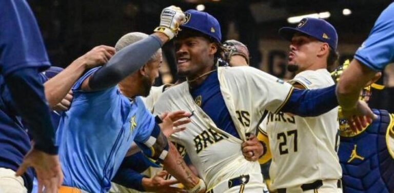 Los dominicanos Abner Uribe y José Sirí se van a los puños en choque entre Cerveceros y Rays