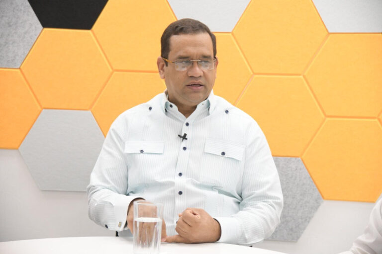 El director de elecciones de la JCE explica cómo se montan unos comicios en RD