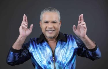 Héctor Acosta: el primer artista dominicano en ganar la Senaduría dos veces de manera consecutiva