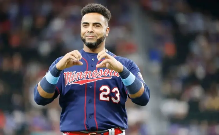 Nelson Cruz firmo por 15 mil dólares