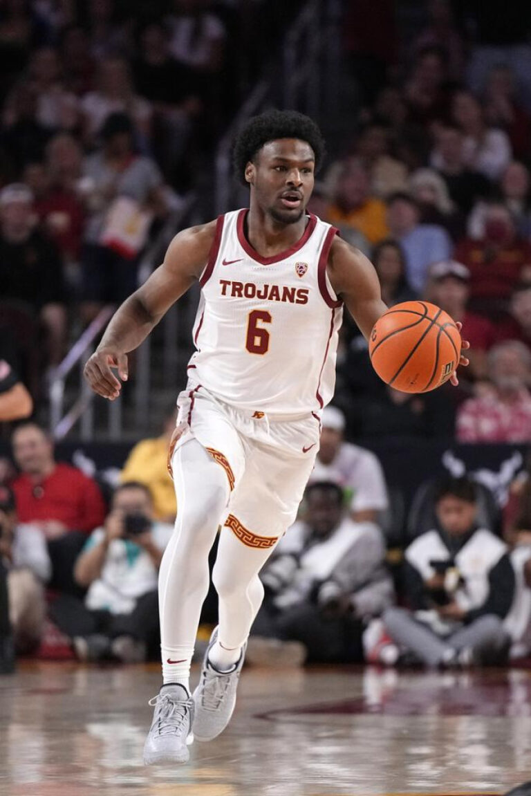 El hijo de LeBron James, Bronny, no fue escogido en la primera ronda del draft de la NBA