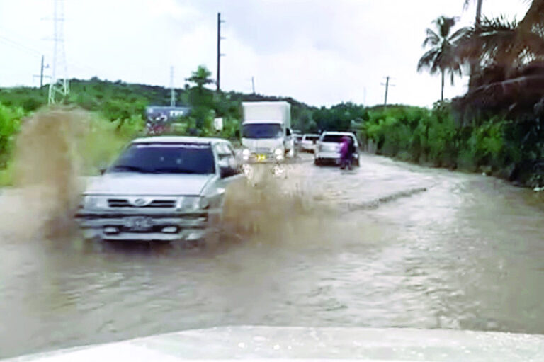 Lluvias provocaron daños en vías de la región sur