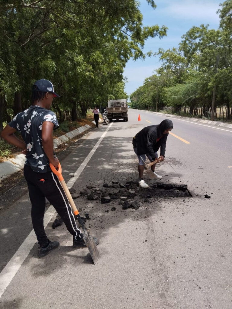 Obras Públicas dispone reparación carretera Monte Cristi