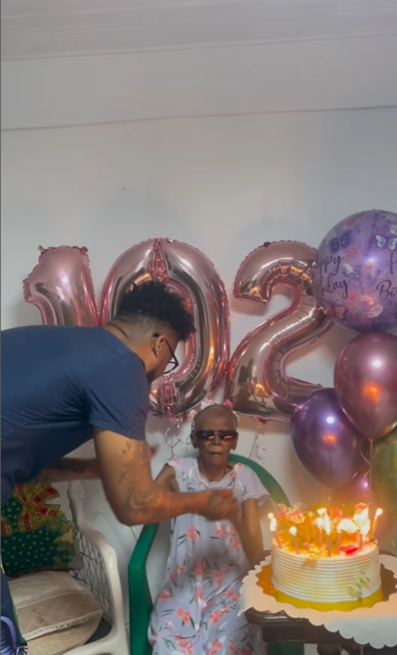 El Lápiz Conciente celebra 102 años de vida de su abuela Palín, su «amor sagrado»
