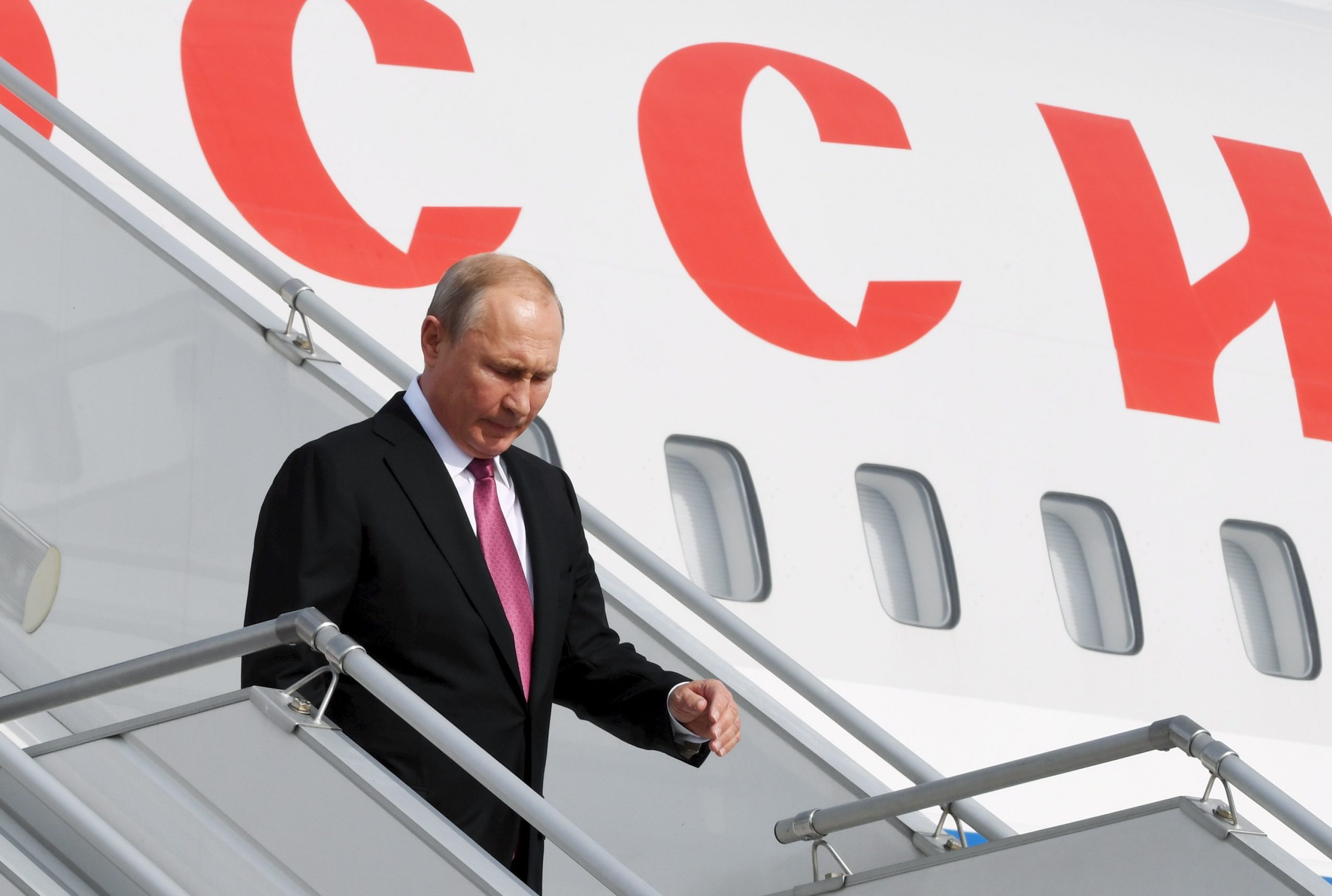 Putin aterriza en capital Vietnam tras parada en Corea del Norte Putin aterriza en capital Vietnam tras parada en Corea del Norte