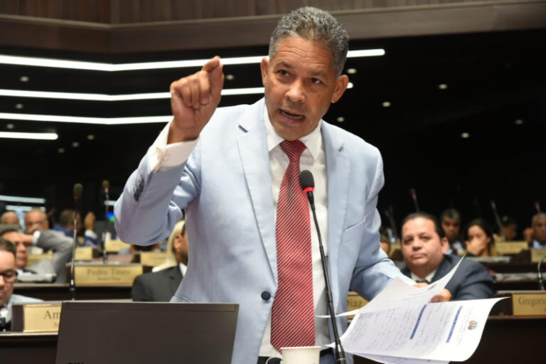 Dejan a Eugenio Cedeño fuera de comisión que estudia el Código Penal: “Es una censura contra mí”