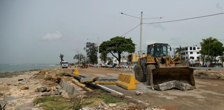 Habilitación del malecón marcha con lentitud tras Beryl