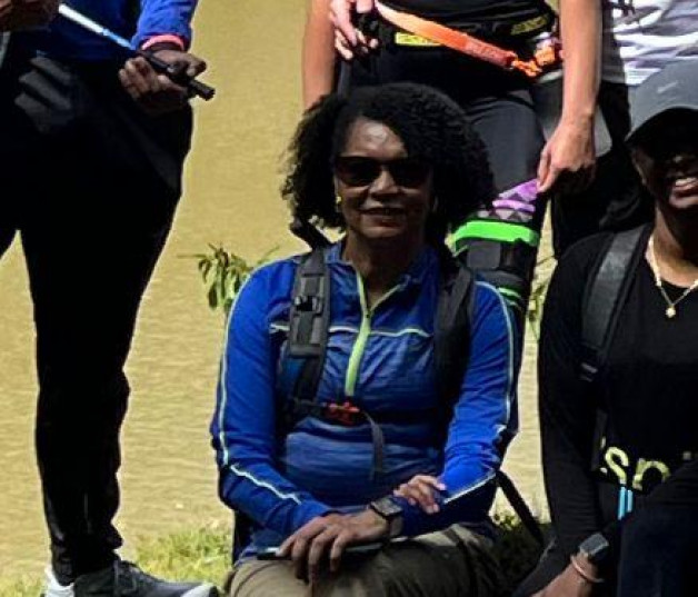 Al momento de su rescate, la senderista Trinidad de la Cruz caminó hacía helicóptero junto a rescatistas