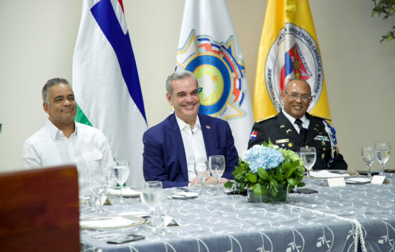 Abinader califica de “imparable” el proceso de transformación de la Policía Nacional