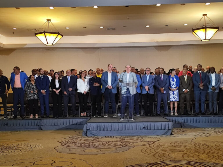 Amarante y dirigentes apoyan que Danilo no siga en la presidencia del PLD y desligarse de acusados de corrupción