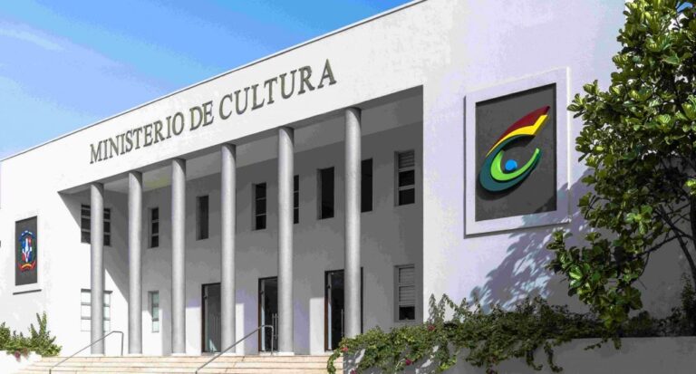 Cultura prohíbe lenguaje vulgar y apología al crimen en medios