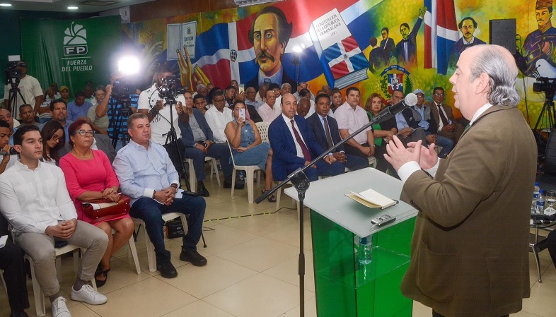 Expertos dicen no hay necesidad de modificar Constitución de RD