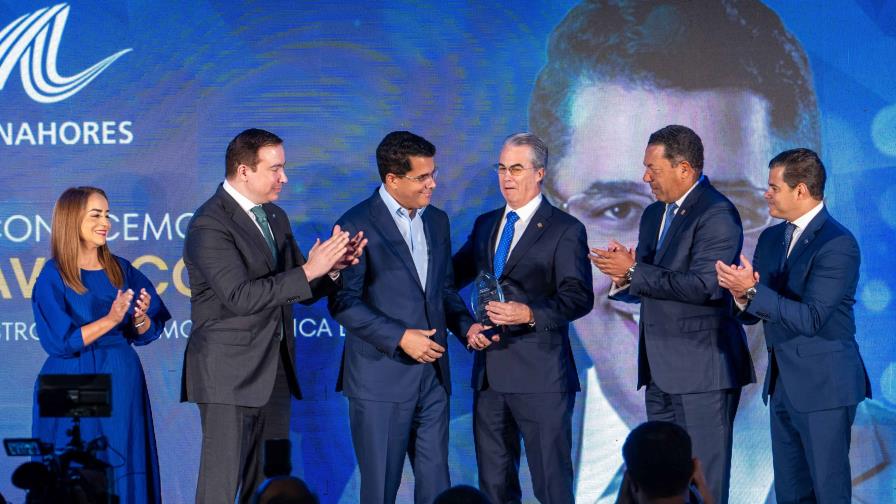 Los bancos Popular, BHD y Reserva reconocen el trabajo de David Collado en Turismo