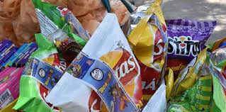 Los diputados aprueban ley que prohíbe venta de refrescos y comida procesada en cafeterías escolares