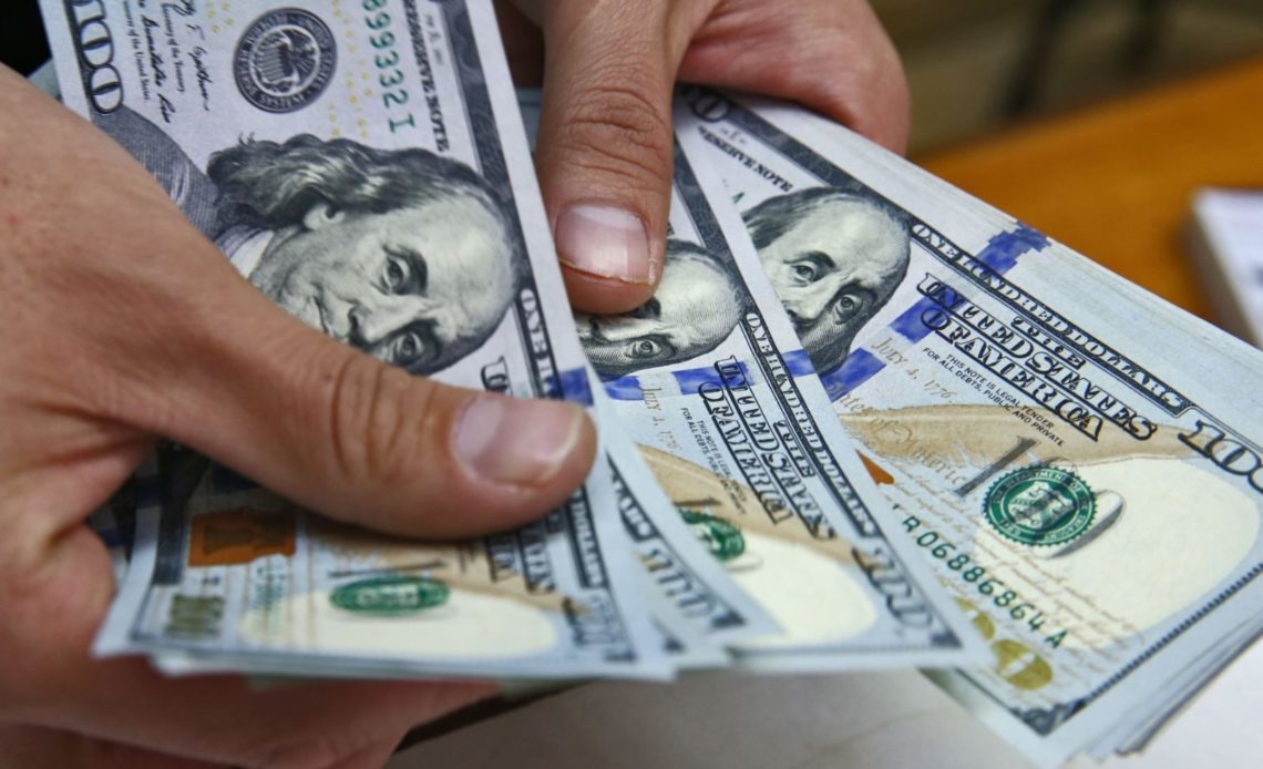 El dólar bajó un centavo y este lunes se cambiaba a RD.45