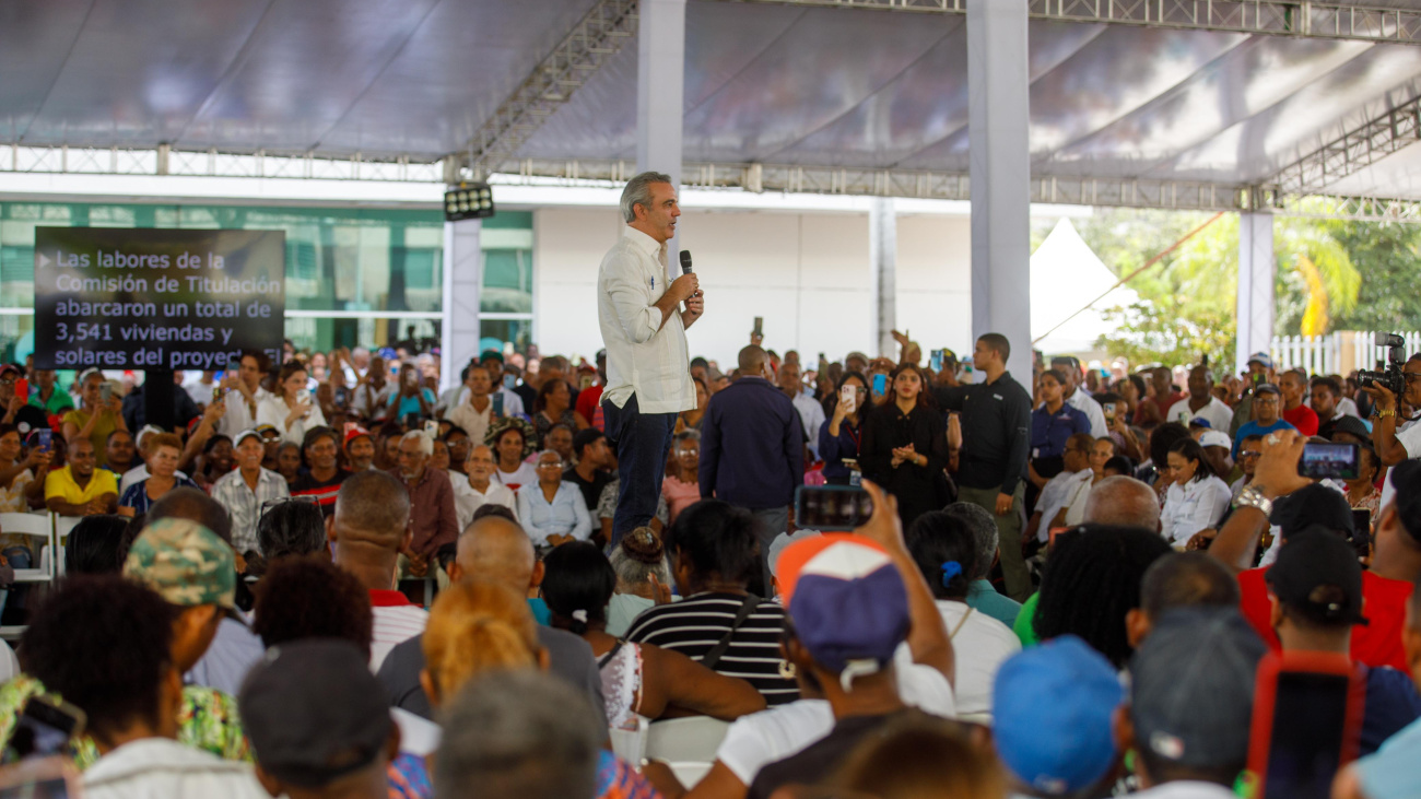 Presidente Abinader promete entregar 300,000 nuevos títulos en los próximos 4 años Presidente Abinader promete entregar 300,000 nuevos títulos en los próximos 4 años