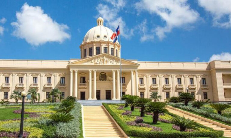 Abinader cancela 29 funcionarios del servicio exterior y cambia viceministros del MAP