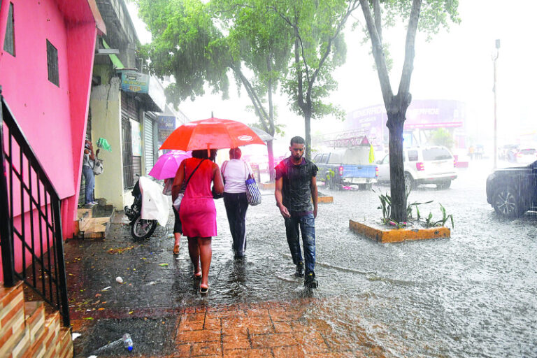 Lluvias moderadas y tormentas eléctricas se esperan este viernes por vaguada y onda tropical