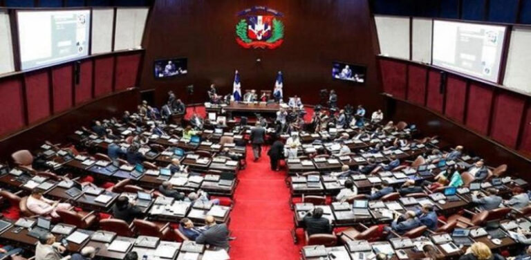 La Cámara de Diputados se ahorraría casi RD00 millones si reduce su número