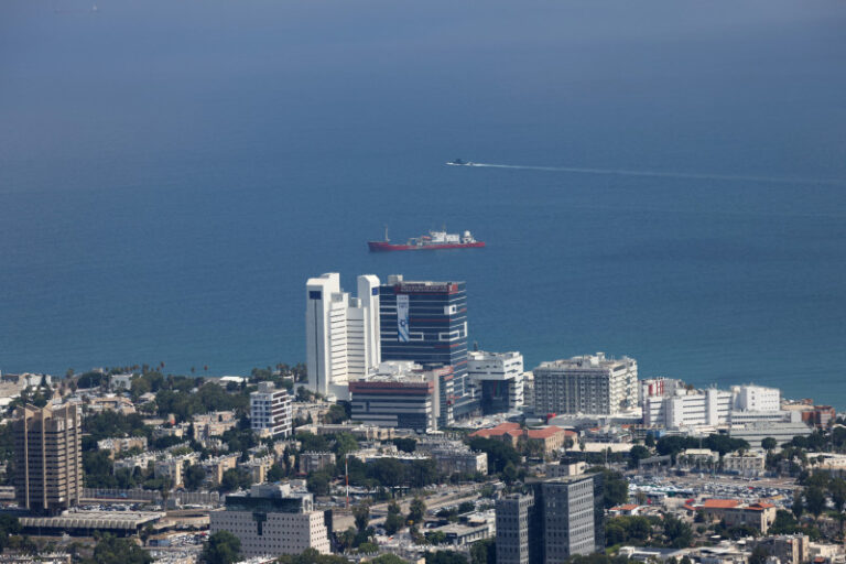 EE.UU. enviará un submarino a Medio Oriente ante la escalada de tensiones.