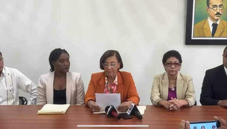 Amparo Custodio renuncia a vicealcaldía de La Vega y no asumirá el cabildo ante la salida de Kelvin Cruz