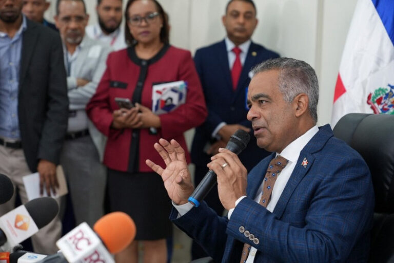Ministro Energía explica que generación de electricidad en julio y agosto registra niveles récords
