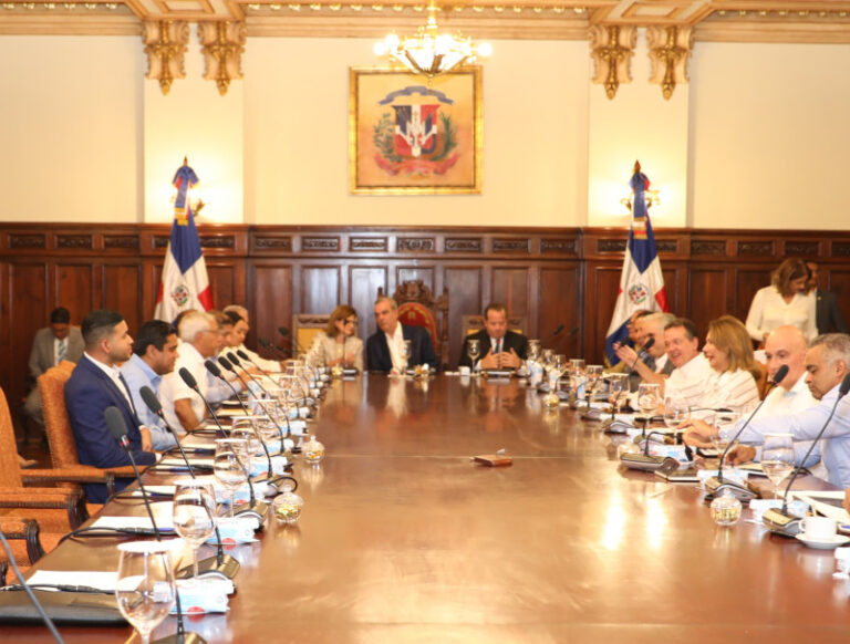 Abinader trató anoche sobre compromiso y ética en una reunión con sus ministros