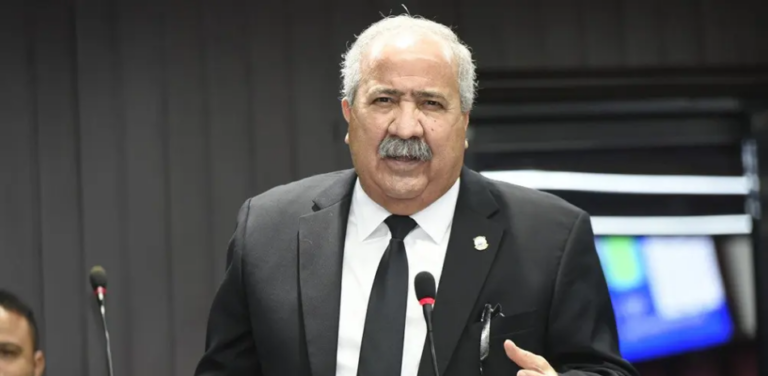Tonty Rutinel: De ser el legislador que divide el territorio, a cónsul en Colombia