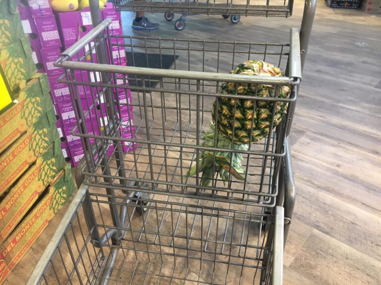 «Colocar la piña al revés», la nueva forma de encontrar pareja en España