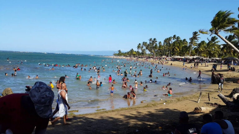 La UAPA presenta plan de gestión de playa en Nagua