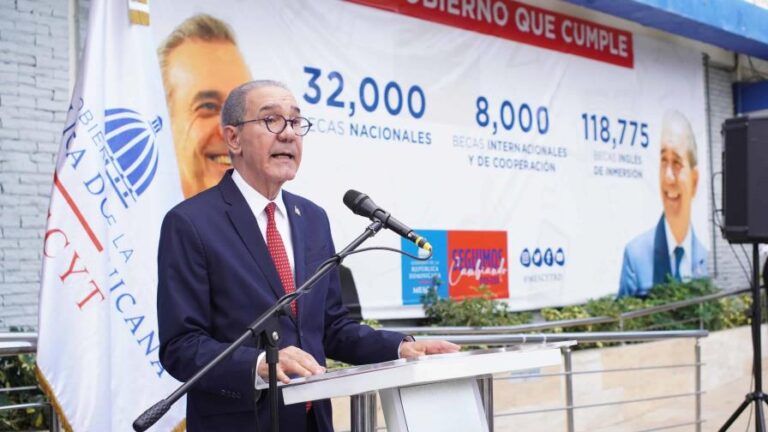 El Mescyt «no perdona» a becarios que se quedan en el extranjero tras finalizar sus estudios